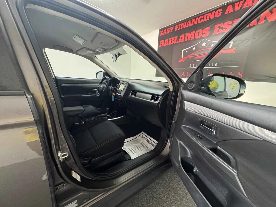 2017 Mitsubishi Outlander - Image 10 of 17