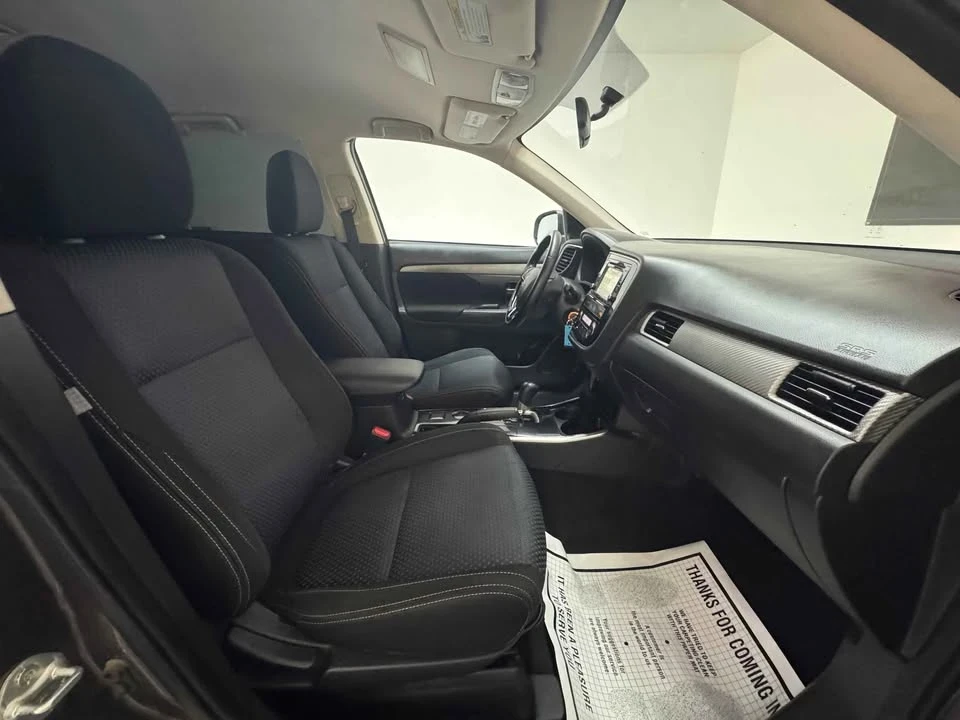 2017 Mitsubishi Outlander - Image 12 of 17
