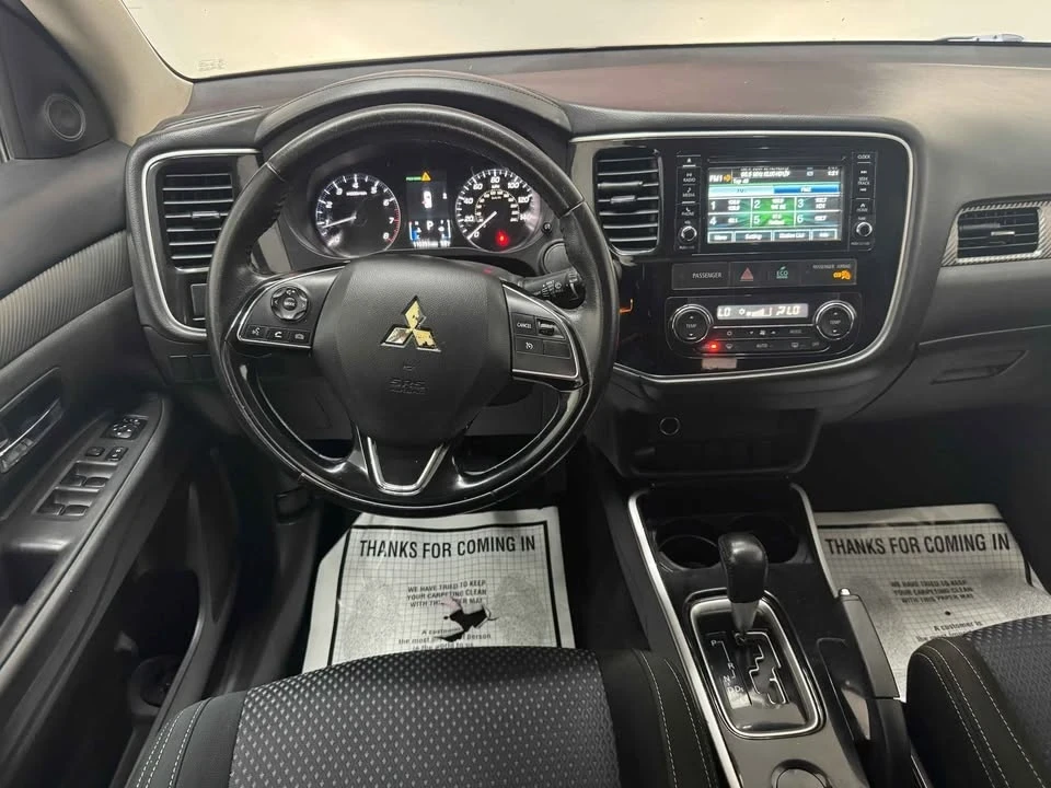 2017 Mitsubishi Outlander - Image 8 of 17