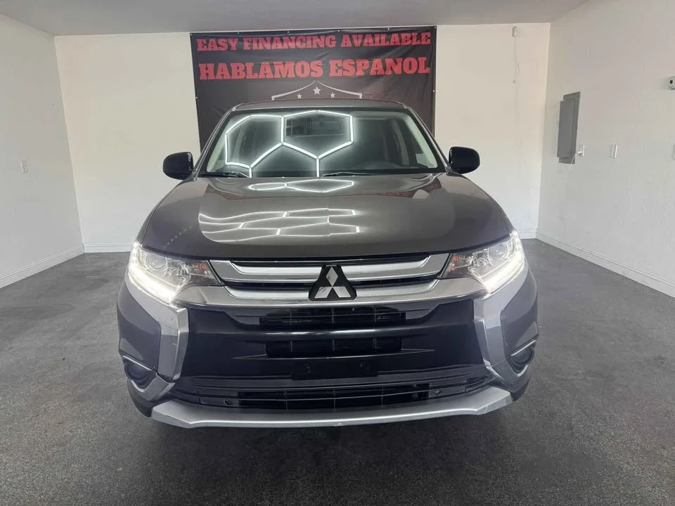 2017 Mitsubishi Outlander - Image 3 of 17