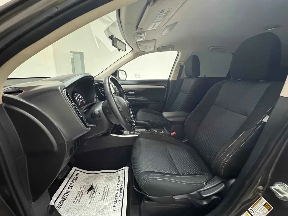 2017 Mitsubishi Outlander - Image 11 of 17