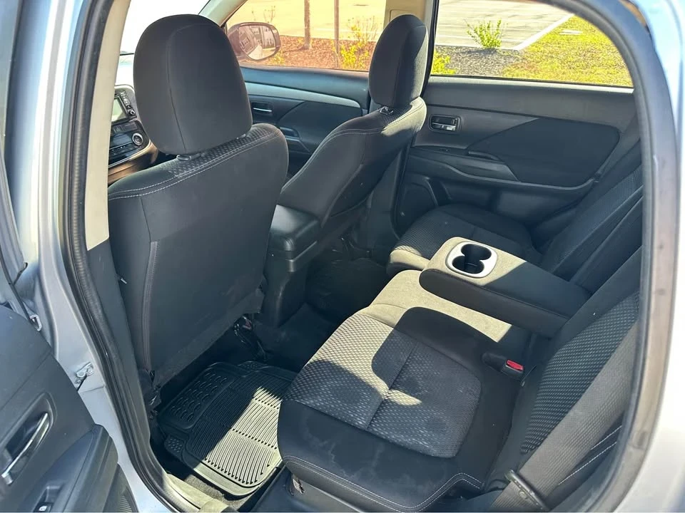 2017 Mitsubishi Outlander - Image 19 of 20