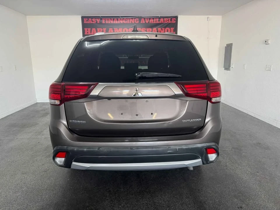 2017 Mitsubishi Outlander - Image 6 of 17