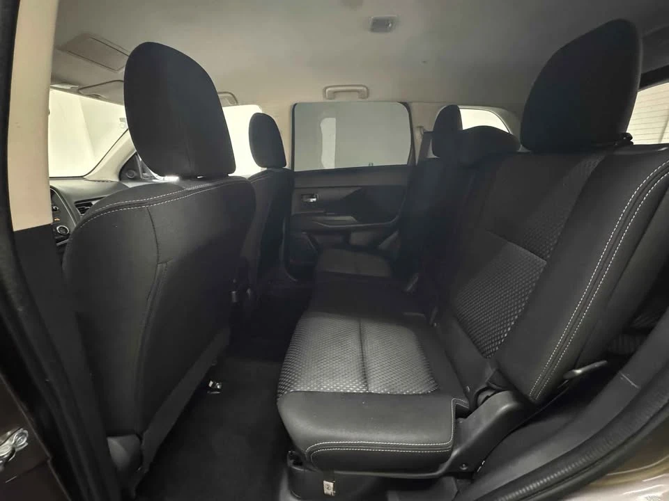 2017 Mitsubishi Outlander - Image 14 of 17