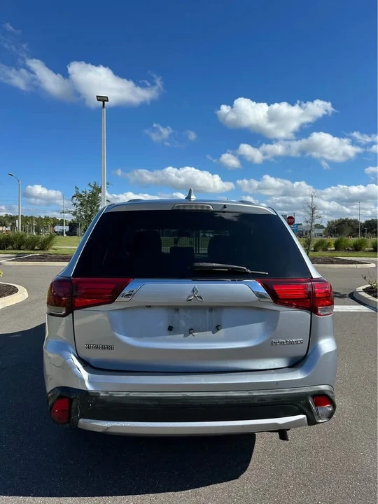 2017 Mitsubishi Outlander - Image 5 of 20