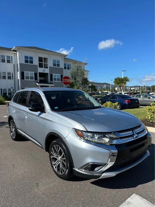 2017 Mitsubishi Outlander - Image 3 of 20