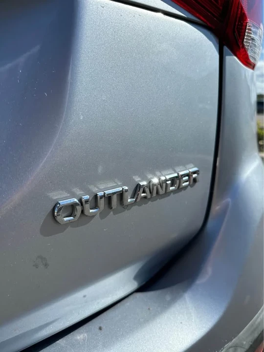 2017 Mitsubishi Outlander - Image 8 of 20