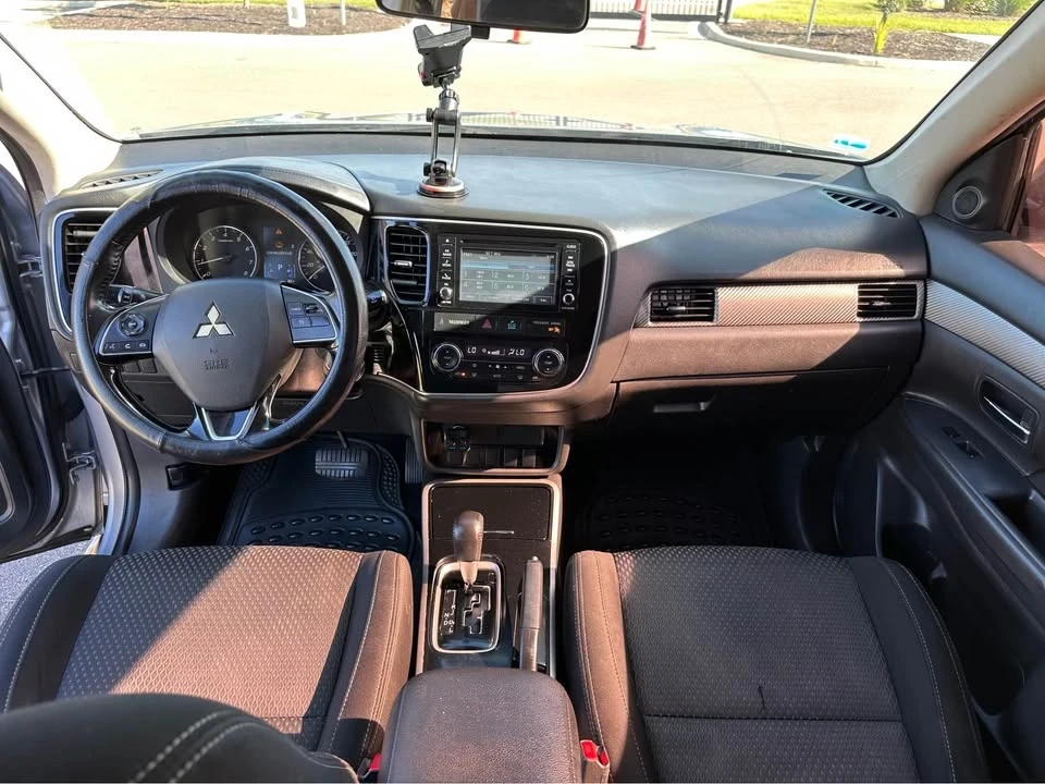 2017 Mitsubishi Outlander - Image 14 of 20