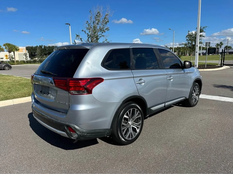 2017 Mitsubishi Outlander - Image 4 of 20