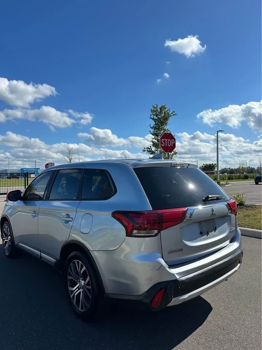 2017 Mitsubishi Outlander - Image 6 of 20