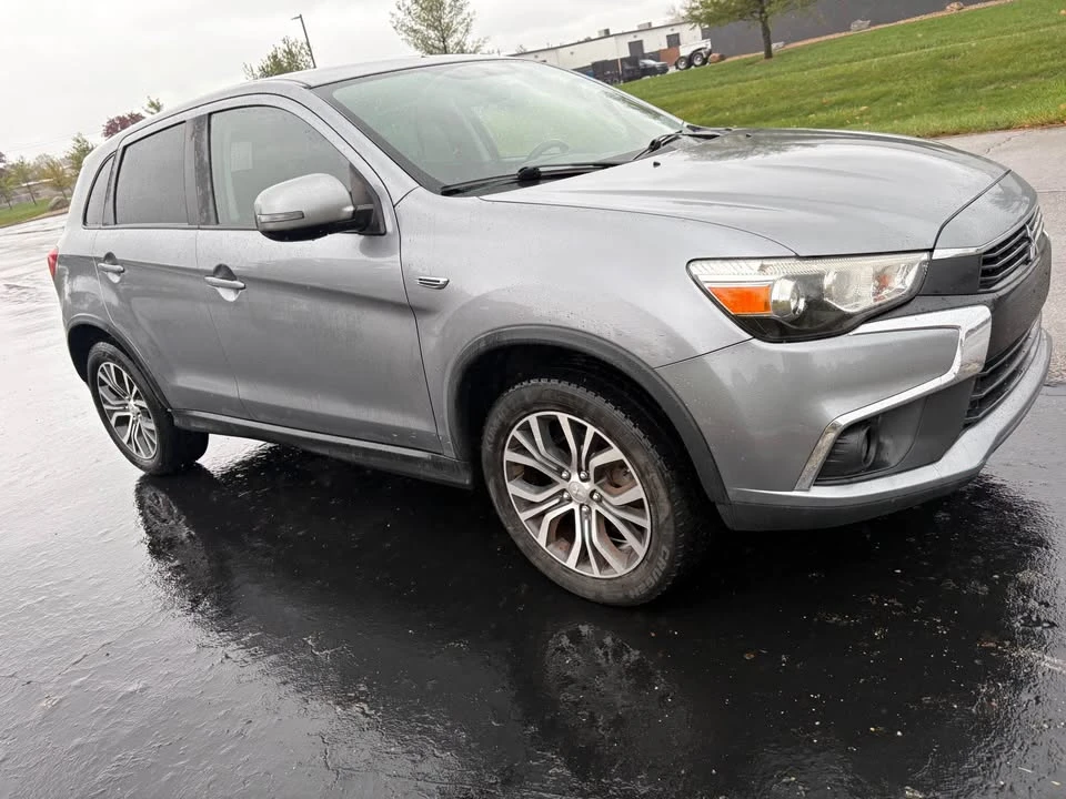 2017 Mitsubishi Outlander - Image 4 of 8