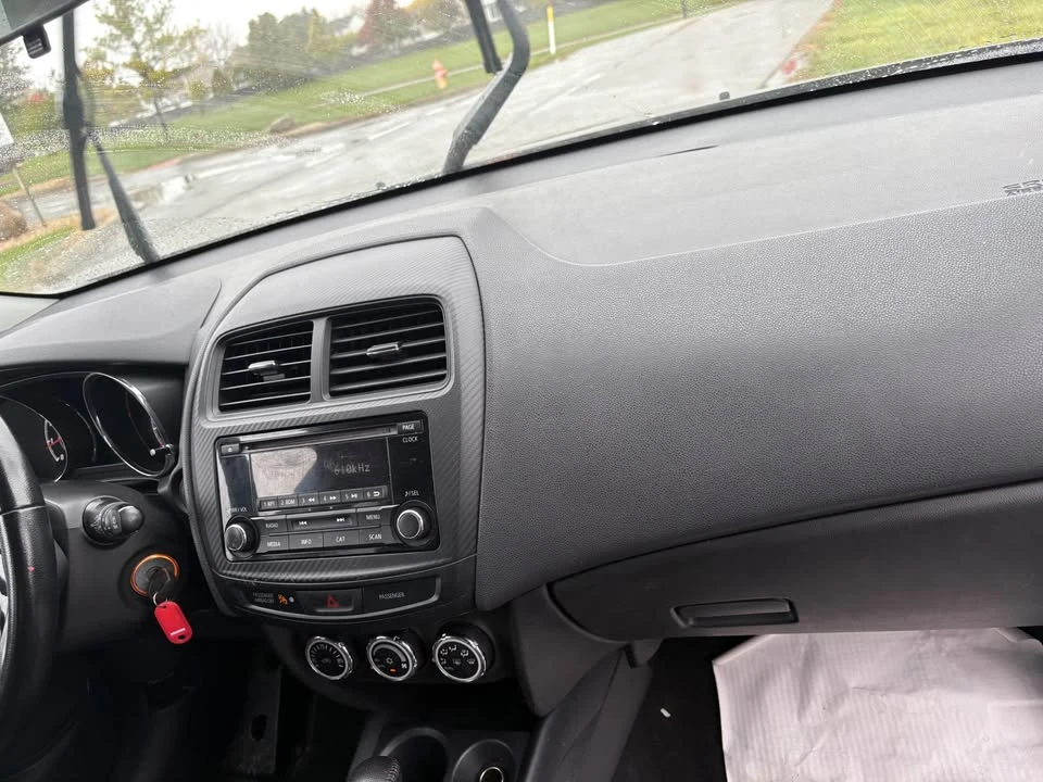 2017 Mitsubishi Outlander - Image 6 of 8