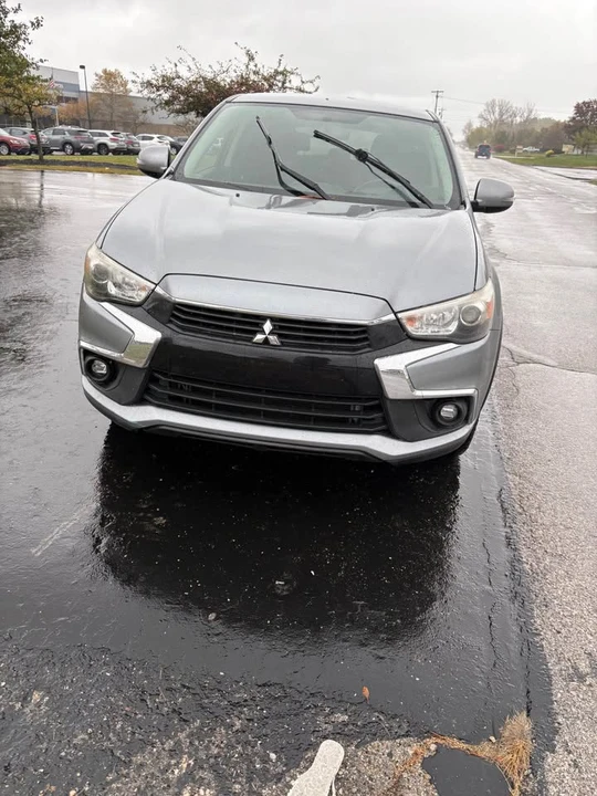 2017 Mitsubishi Outlander - Image 2 of 8