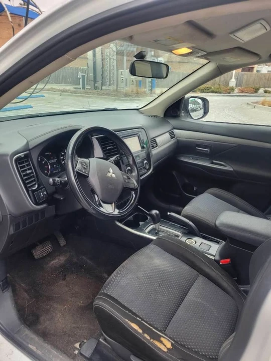 2017 Mitsubishi Outlander - Image 5 of 7