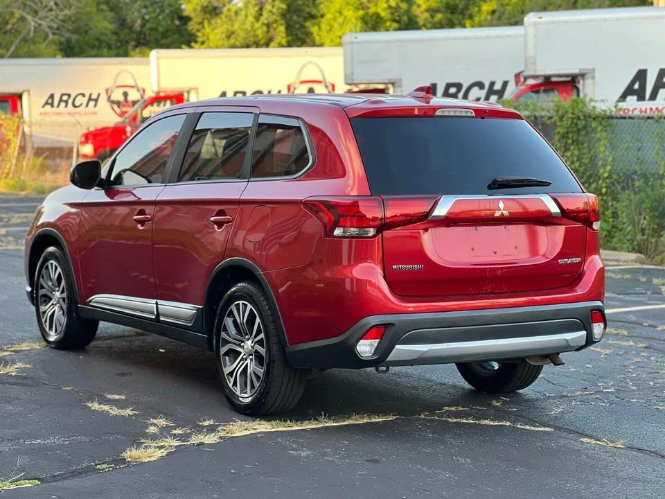 2017 Mitsubishi Outlander - Image 4 of 8