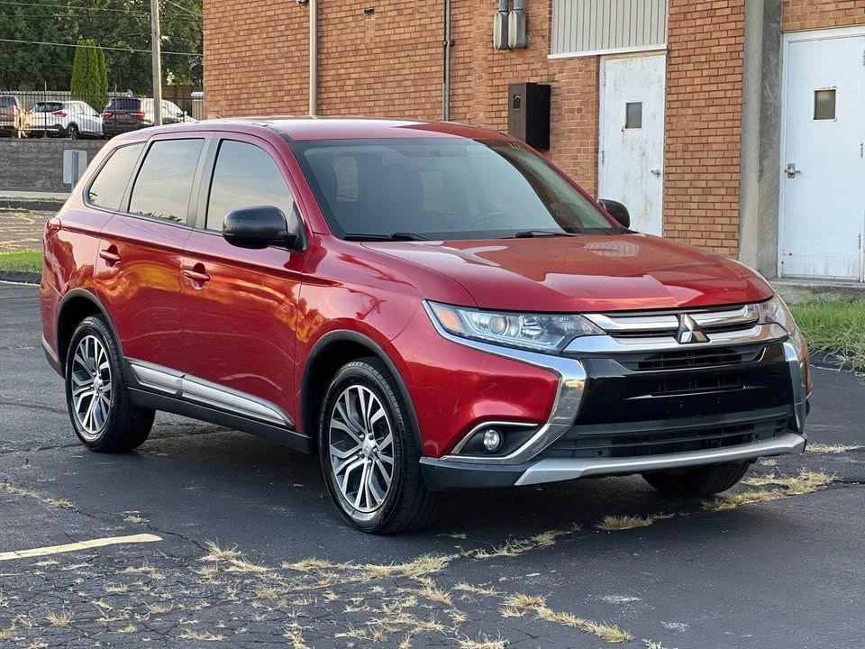 2017 Mitsubishi Outlander - Image 3 of 8
