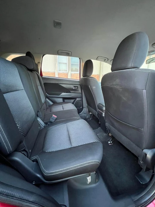 2017 Mitsubishi Outlander - Image 7 of 8