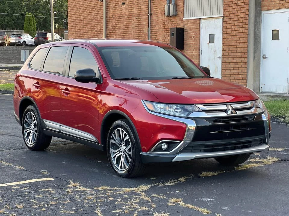 2017 Mitsubishi Outlander - Image 3 of 8