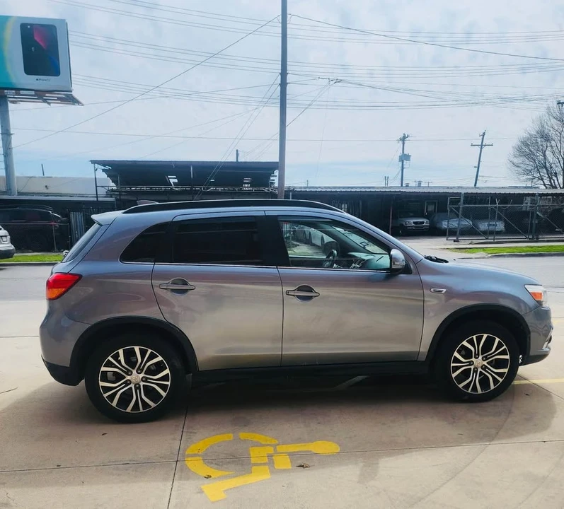 2017 Mitsubishi Outlander - Image 3 of 18