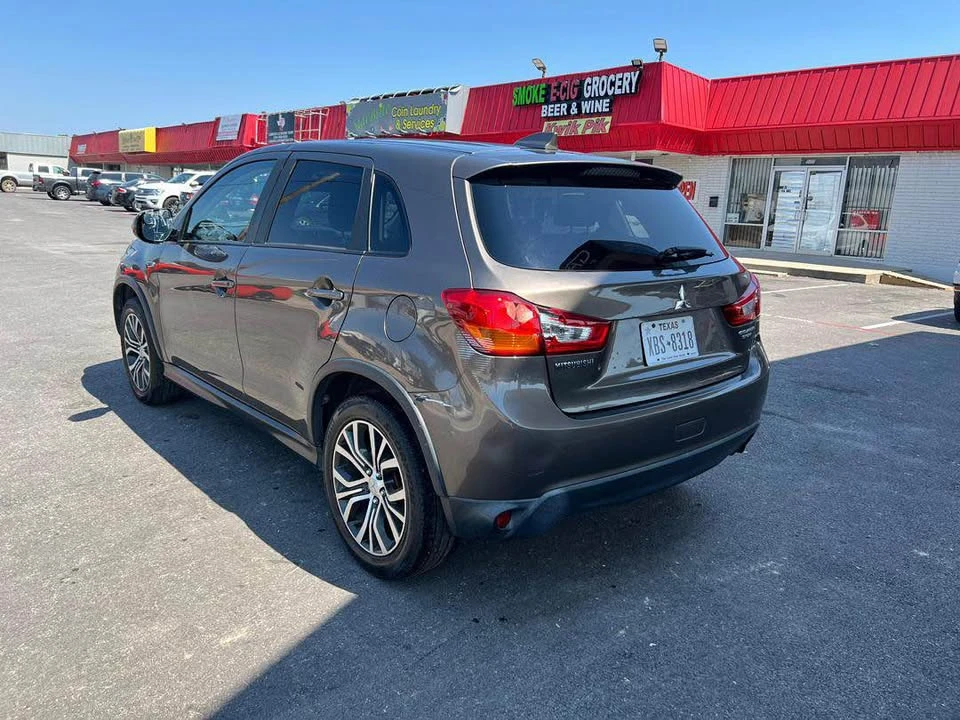 2017 Mitsubishi Outlander - Image 2 of 7