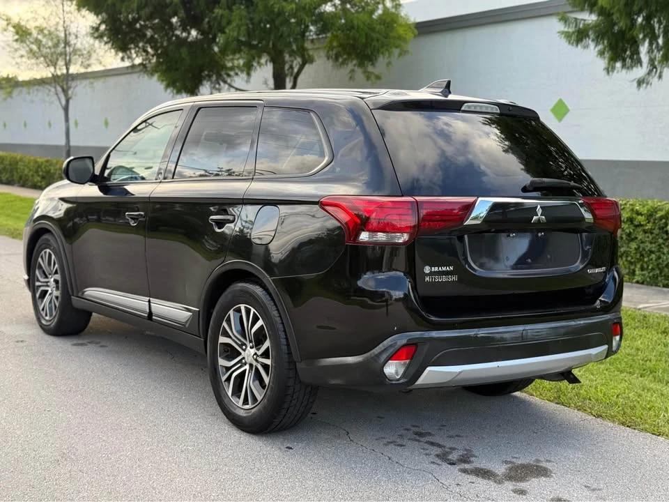 2017 Mitsubishi Outlander - Image 7 of 11