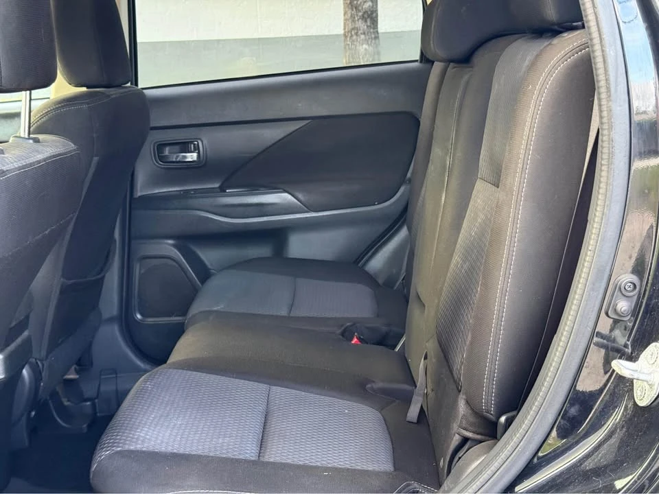 2017 Mitsubishi Outlander - Image 5 of 11