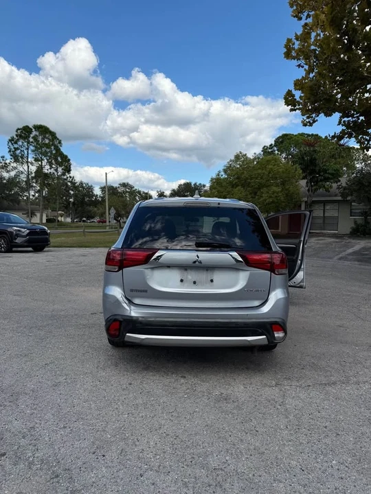 2017 Mitsubishi Outlander - Image 5 of 11