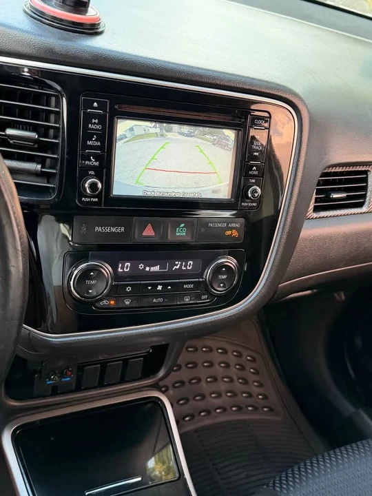 2017 Mitsubishi Outlander - Image 6 of 11