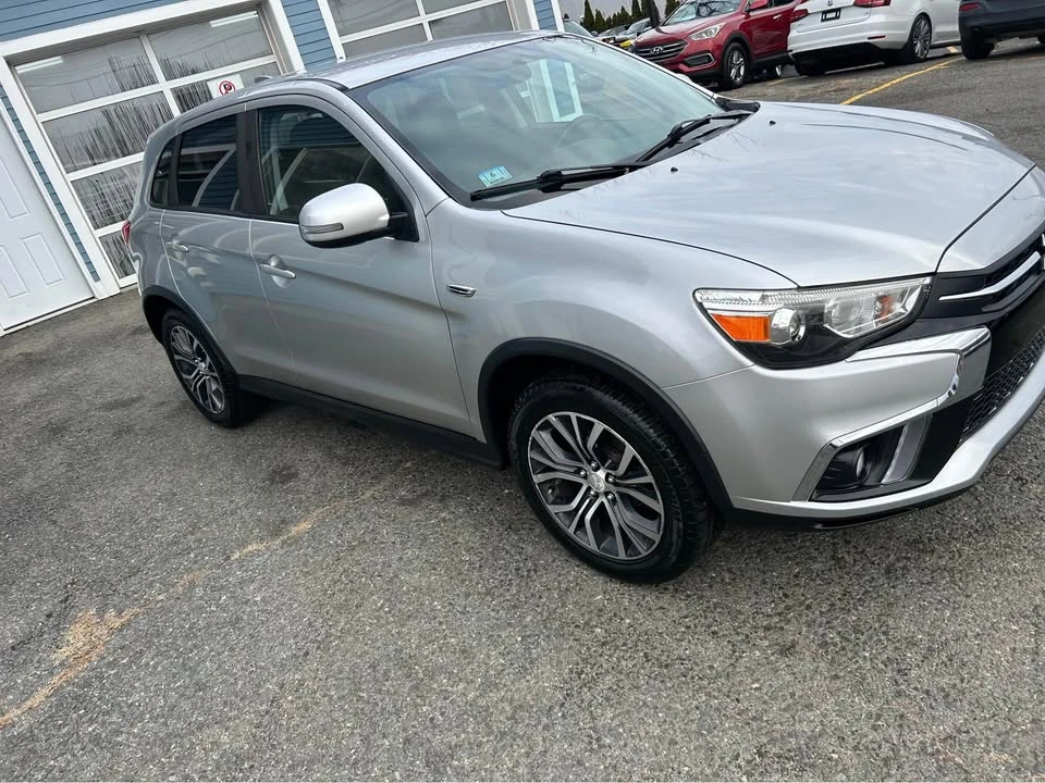 2017 Mitsubishi Outlander - Image 4 of 12