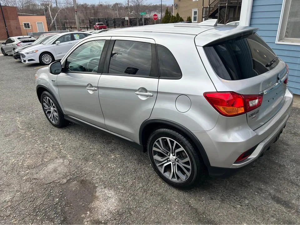 2017 Mitsubishi Outlander - Image 3 of 12