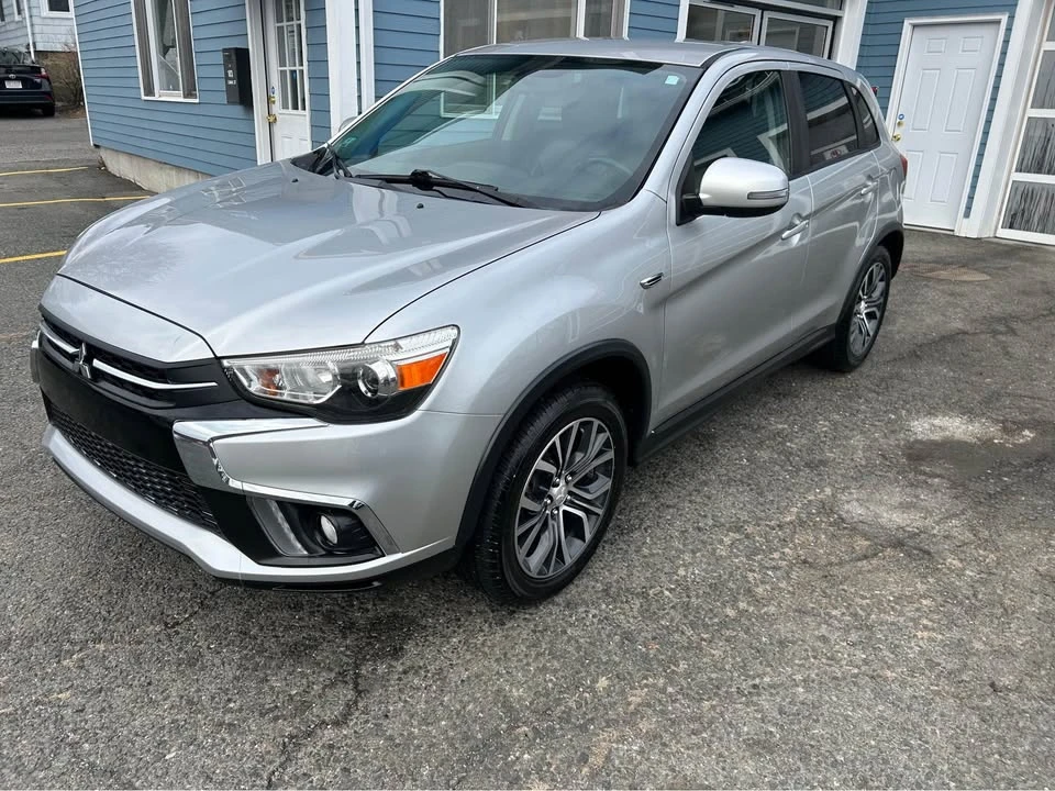 2017 Mitsubishi Outlander - Image 2 of 12