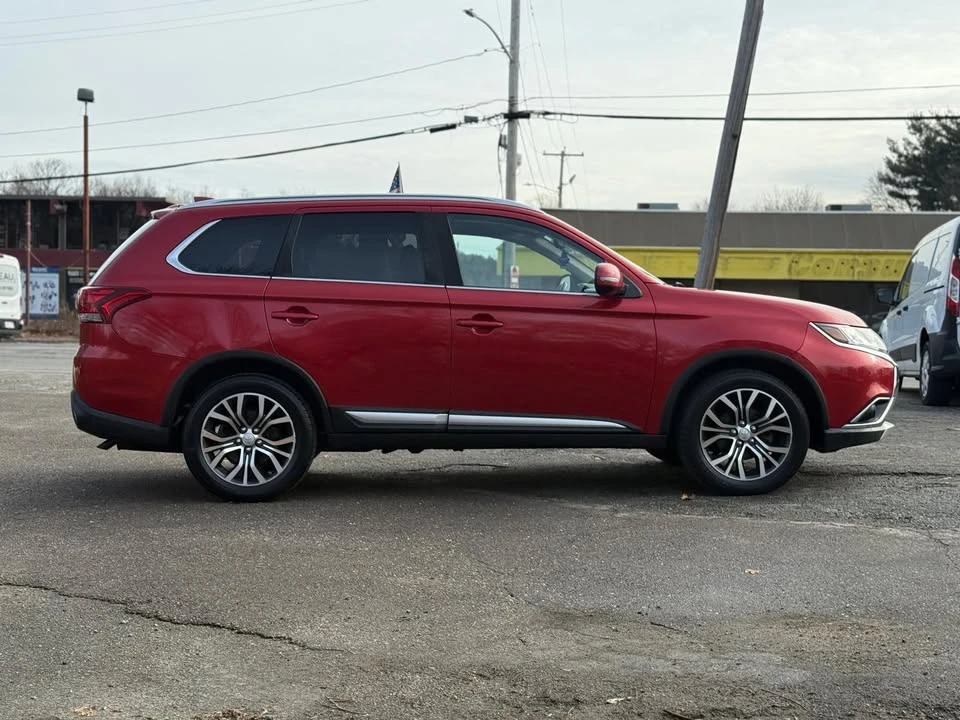 2017 Mitsubishi Outlander - Image 8 of 15