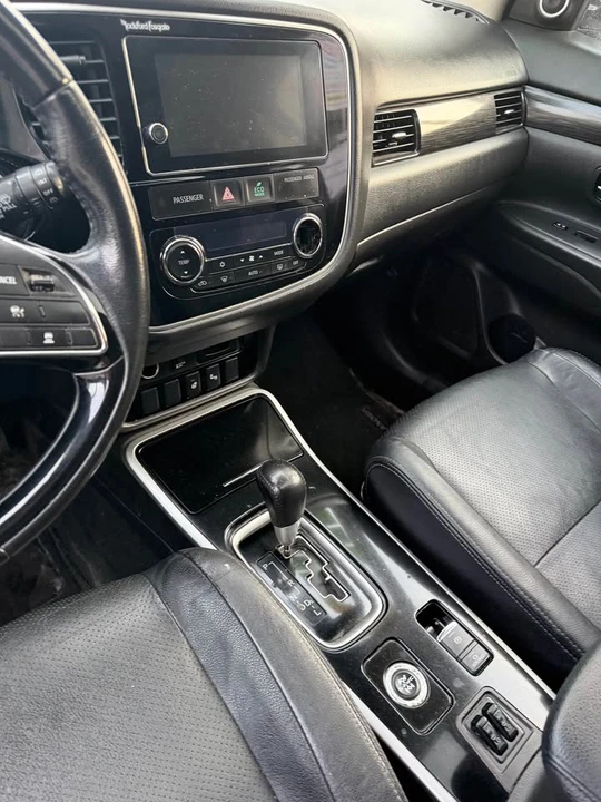 2017 Mitsubishi Outlander - Image 4 of 7