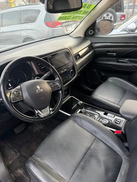 2017 Mitsubishi Outlander - Image 3 of 7