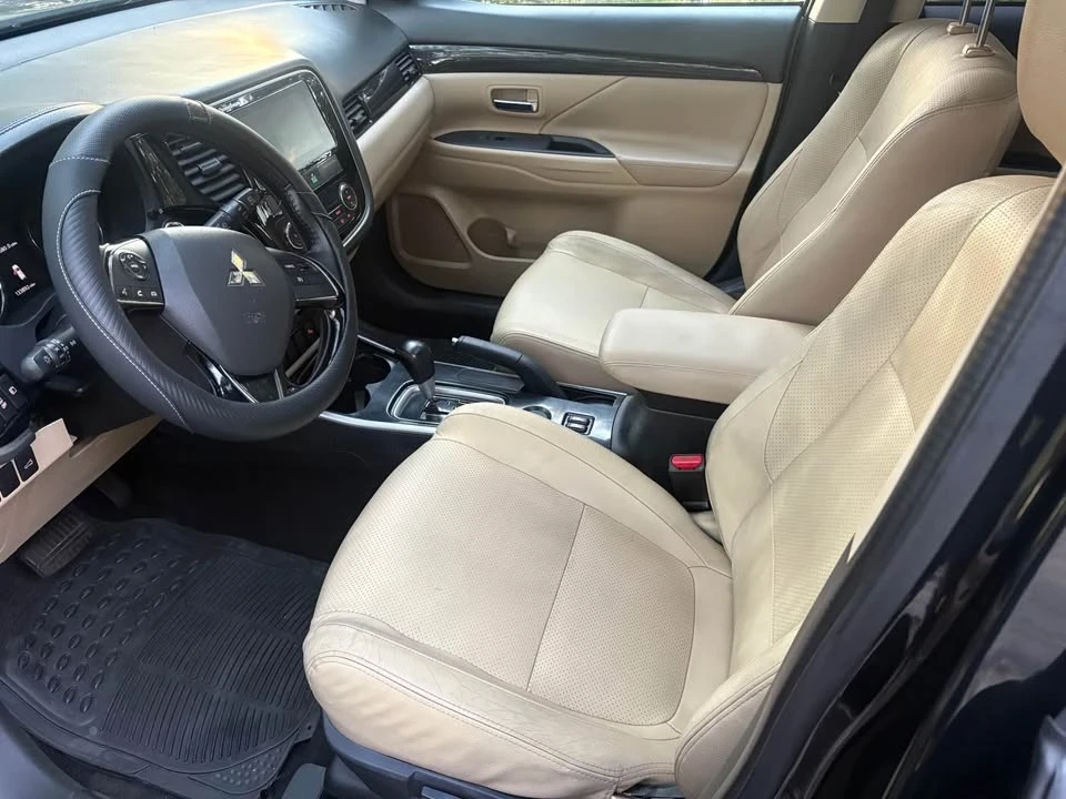 2017 Mitsubishi Outlander - Image 6 of 7