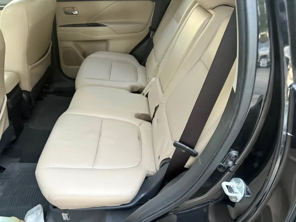 2017 Mitsubishi Outlander - Image 7 of 7