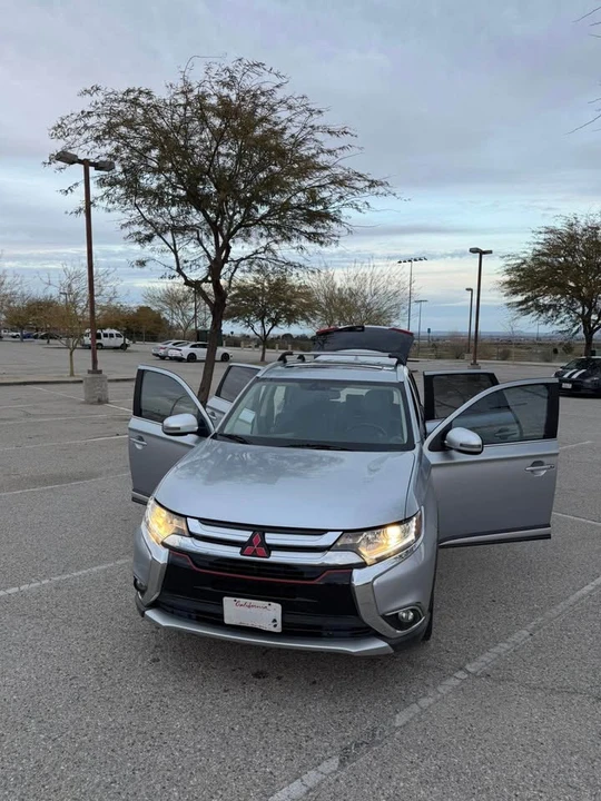 2017 Mitsubishi Outlander - Image 4 of 19