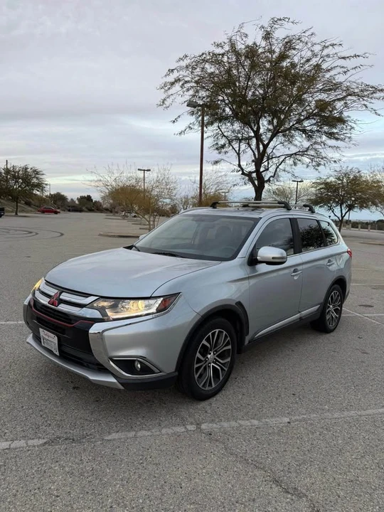 2017 Mitsubishi Outlander - Image 3 of 19
