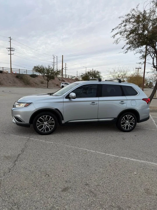 2017 Mitsubishi Outlander - Image 6 of 19