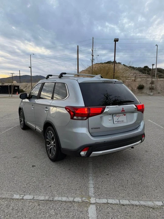 2017 Mitsubishi Outlander - Image 10 of 19