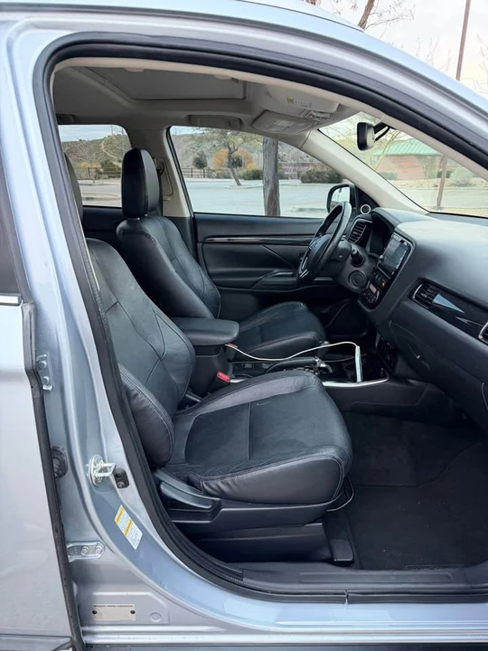 2017 Mitsubishi Outlander - Image 15 of 19