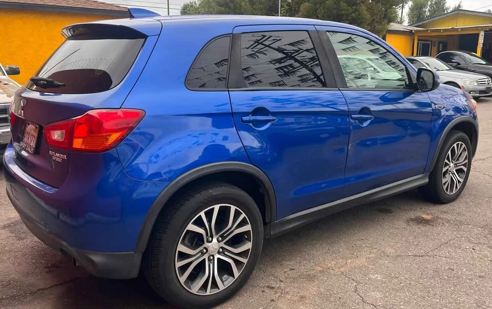 2017 Mitsubishi Outlander - Image 2 of 10