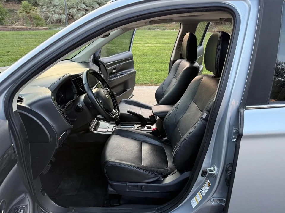 2017 Mitsubishi Outlander - Image 8 of 15