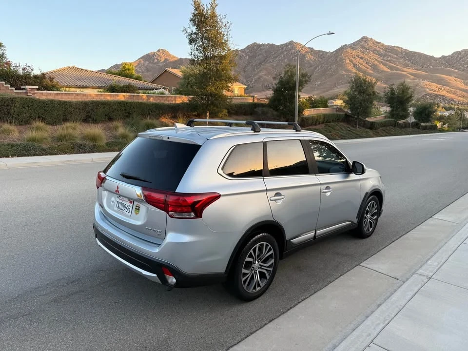 2017 Mitsubishi Outlander - Image 3 of 15