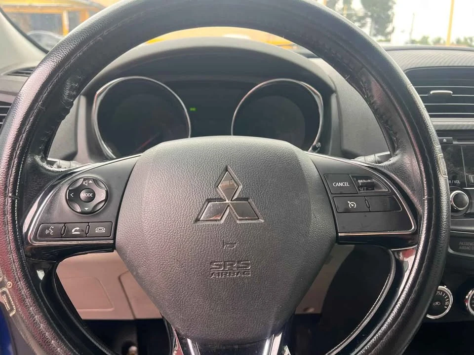2017 Mitsubishi Outlander - Image 6 of 10