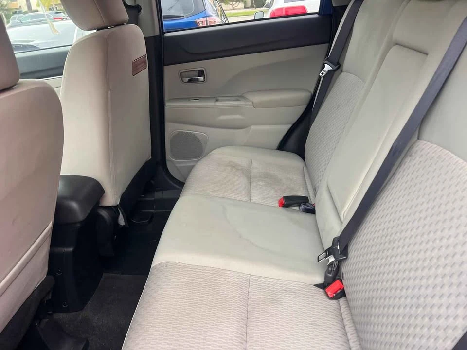 2017 Mitsubishi Outlander - Image 7 of 10