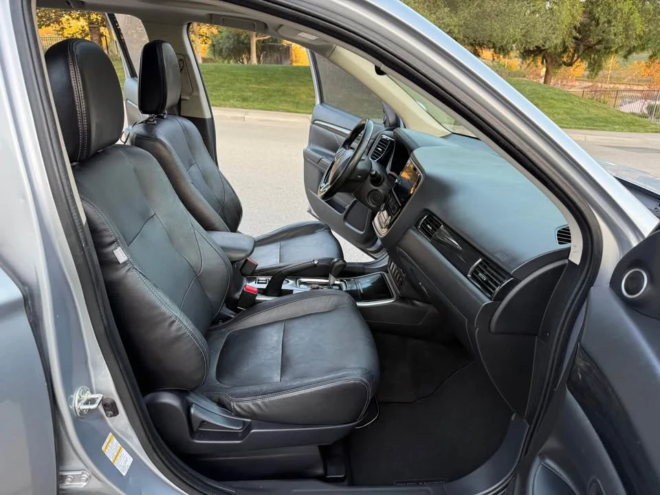 2017 Mitsubishi Outlander - Image 9 of 15