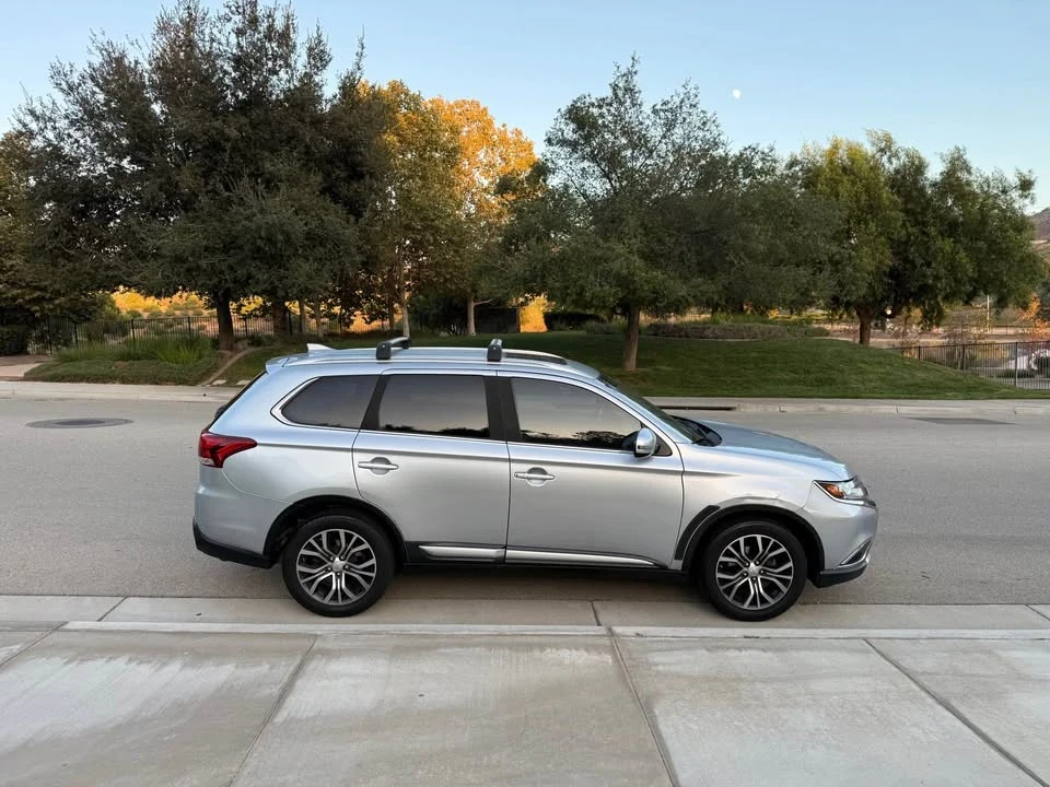 2017 Mitsubishi Outlander - Image 6 of 15