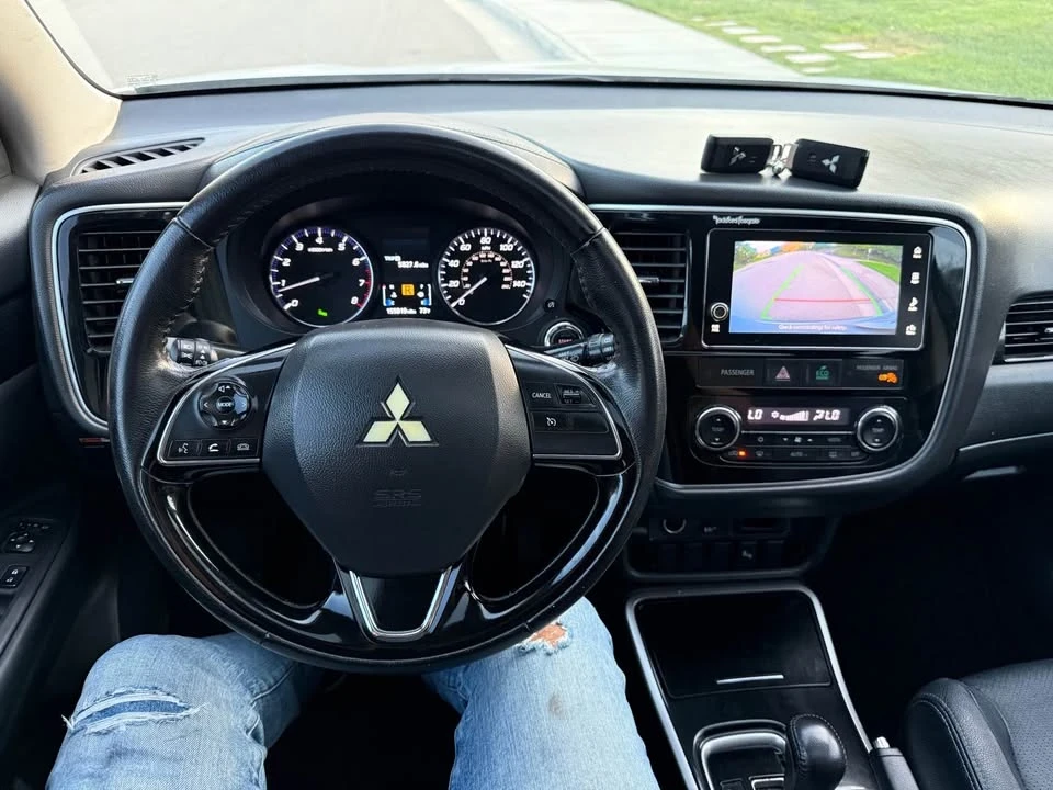2017 Mitsubishi Outlander - Image 14 of 15