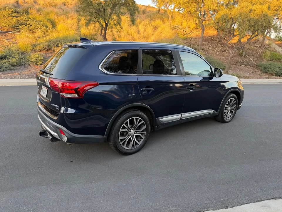2017 Mitsubishi Outlander - Image 5 of 13